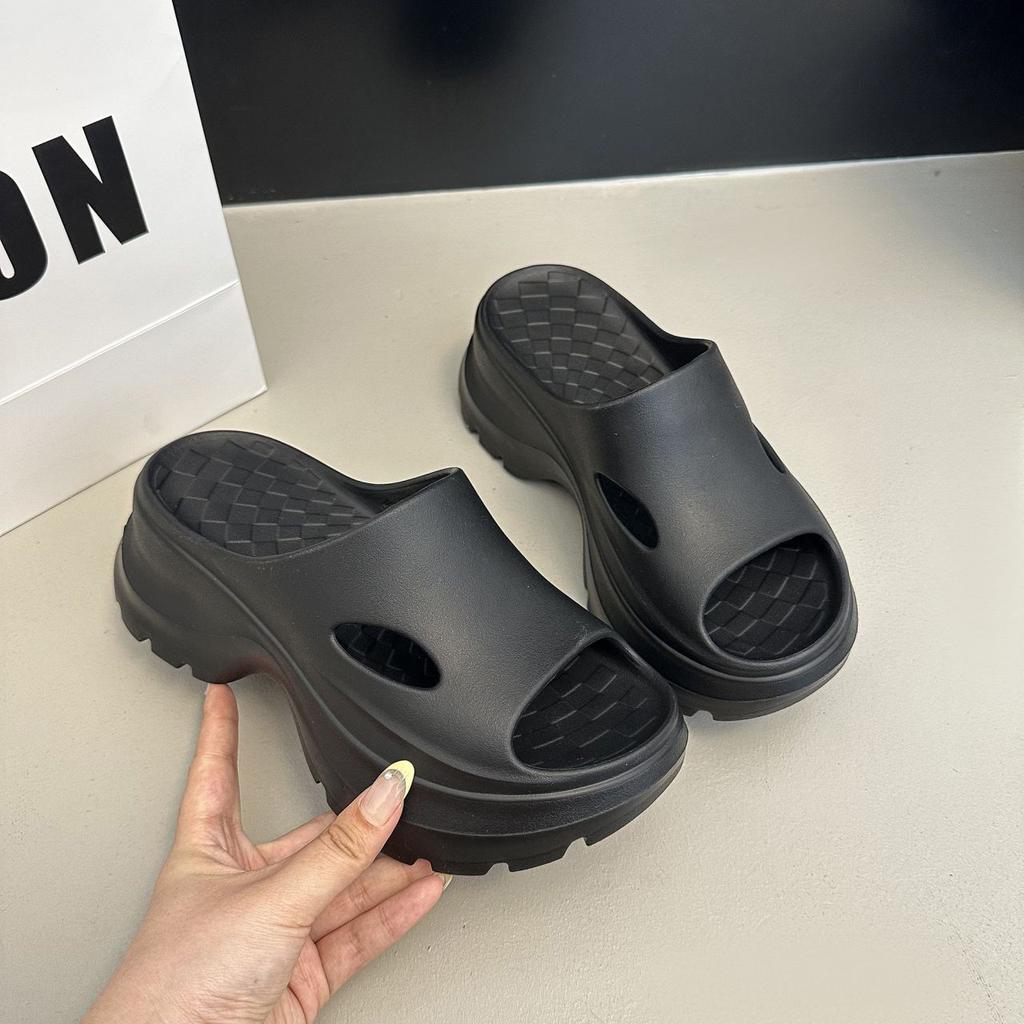 Fashion and Versatile Outer Wear, Light and Casual Beach Sandals 2025 Summer and Autumn New One-word Thick-soled Height-enhancing Cool Slippers Women