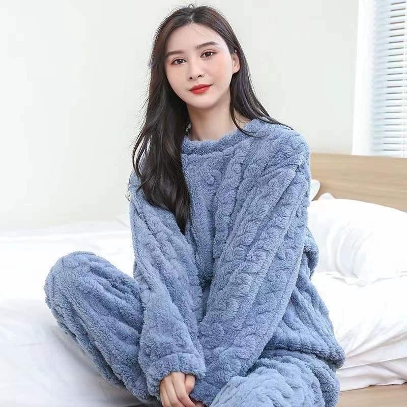 Coral Fleece Pajamas for Women In Winter, Thickened Jacquard Long Sleeved Home Clothes, Two-piece Set for Autumn and Winter, Loose and Warm Set