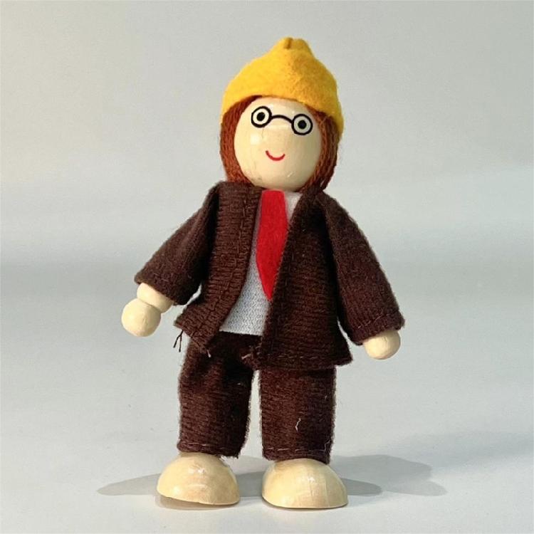 9 Character Wooden Articulated Toy People Promoting Imagination and Family Bonding
