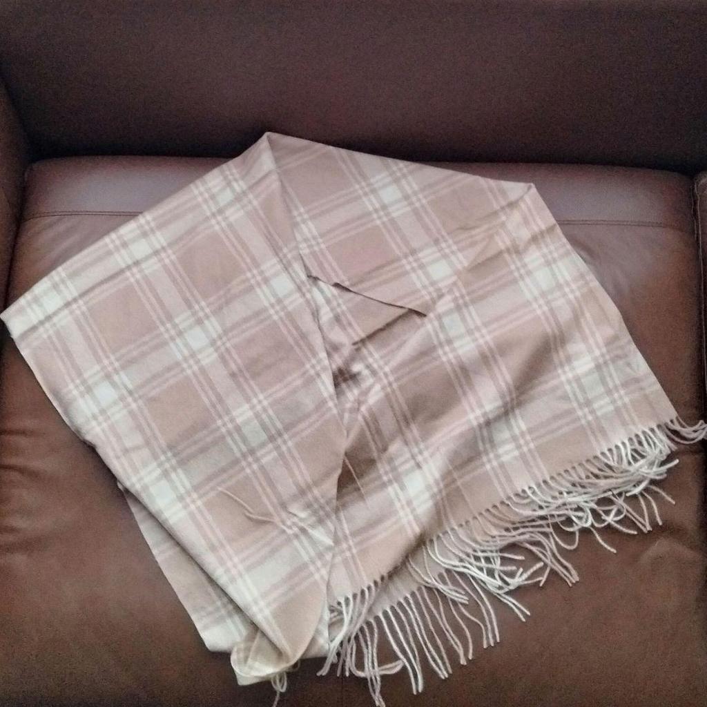Used  New, Unused  100% Cashmere, Beige-toned Check Pattern, Stole