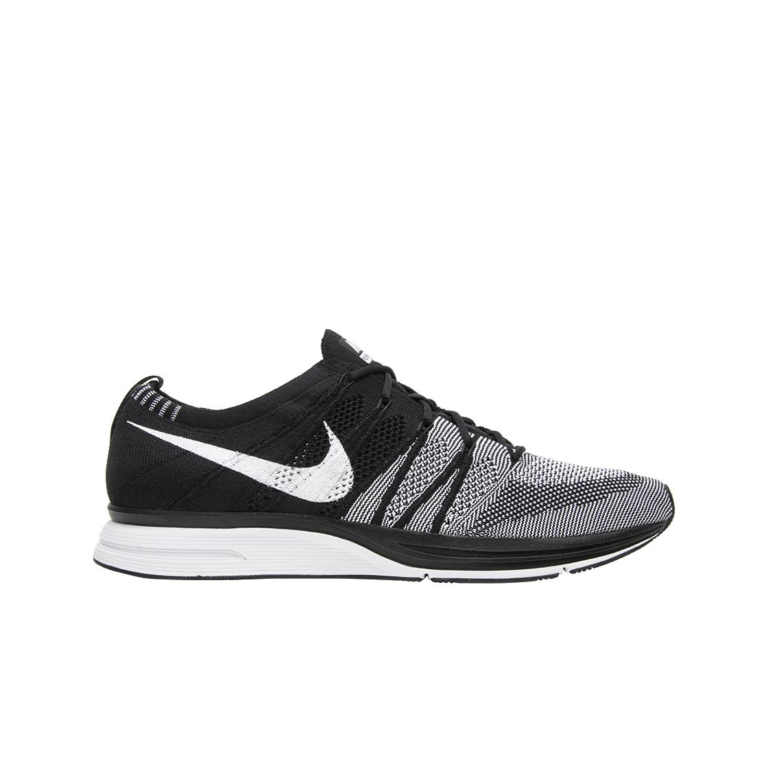 

Nike Flyknit Trainer Oreo 255