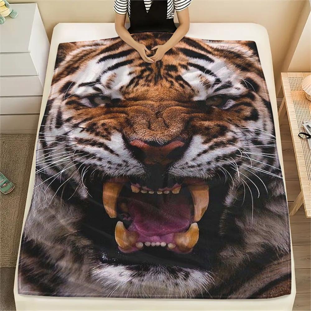 1Pc Lion Tiger Head Print Flannel Blanket, High Quality Comfortable for All Seasons, Home Decor, Warmth and Comfort, Perfect for Christmas Gifts