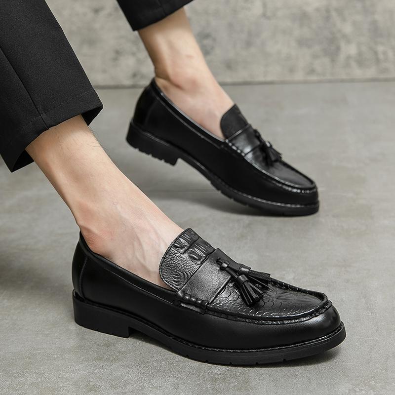

Casual leather shoes men s British dress business trendy shoes 2025 winter new crocodile pattern leather shoes 45 коричневий