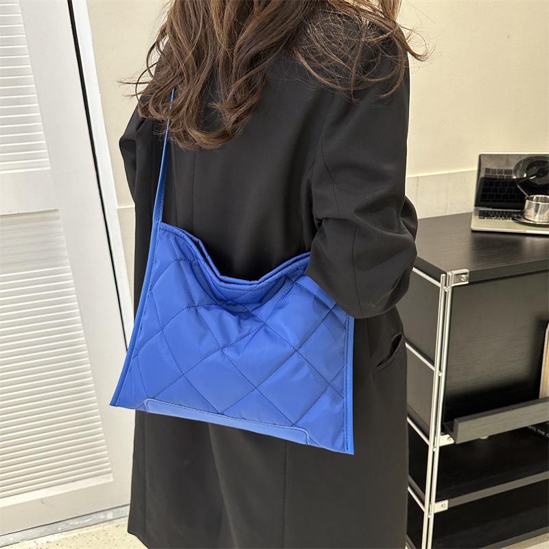 

Casual commuter messenger bag autumn new fashion simple shoulder bag trendy women s large capacity tote bag синий