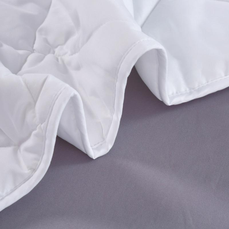 Hotel Summer Washable Pure White Cooling Quilt – Comfortable, Airy Feather Silk Core for Air Conditioning