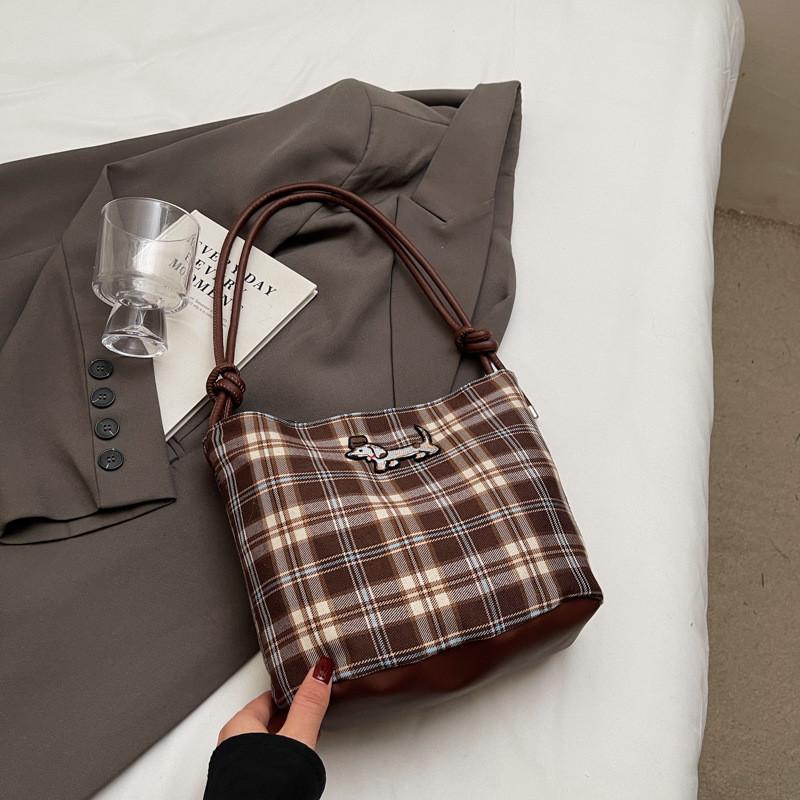 

Fashionable Large Capacity Tote Bag For Women In Striped Or Polka Dot Dog Designs For Stylish Commuting Polka Dot Dog