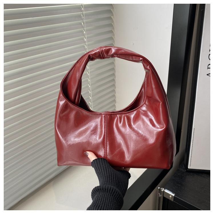 2026 Fashi Popular Large Capacity Retro Commuting Texture Temperament Tote Shoulder Armpit Women's Bag