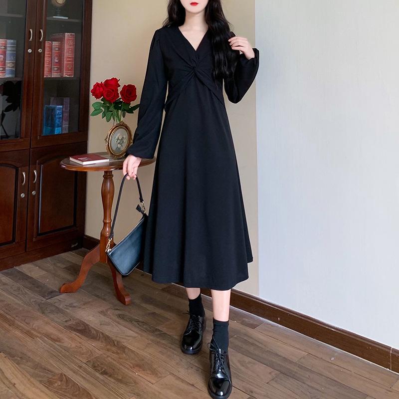 Women's Light Mature Style French V-neck Long Sleeve Dress Design Sense of Kinky Meat Cover Dress