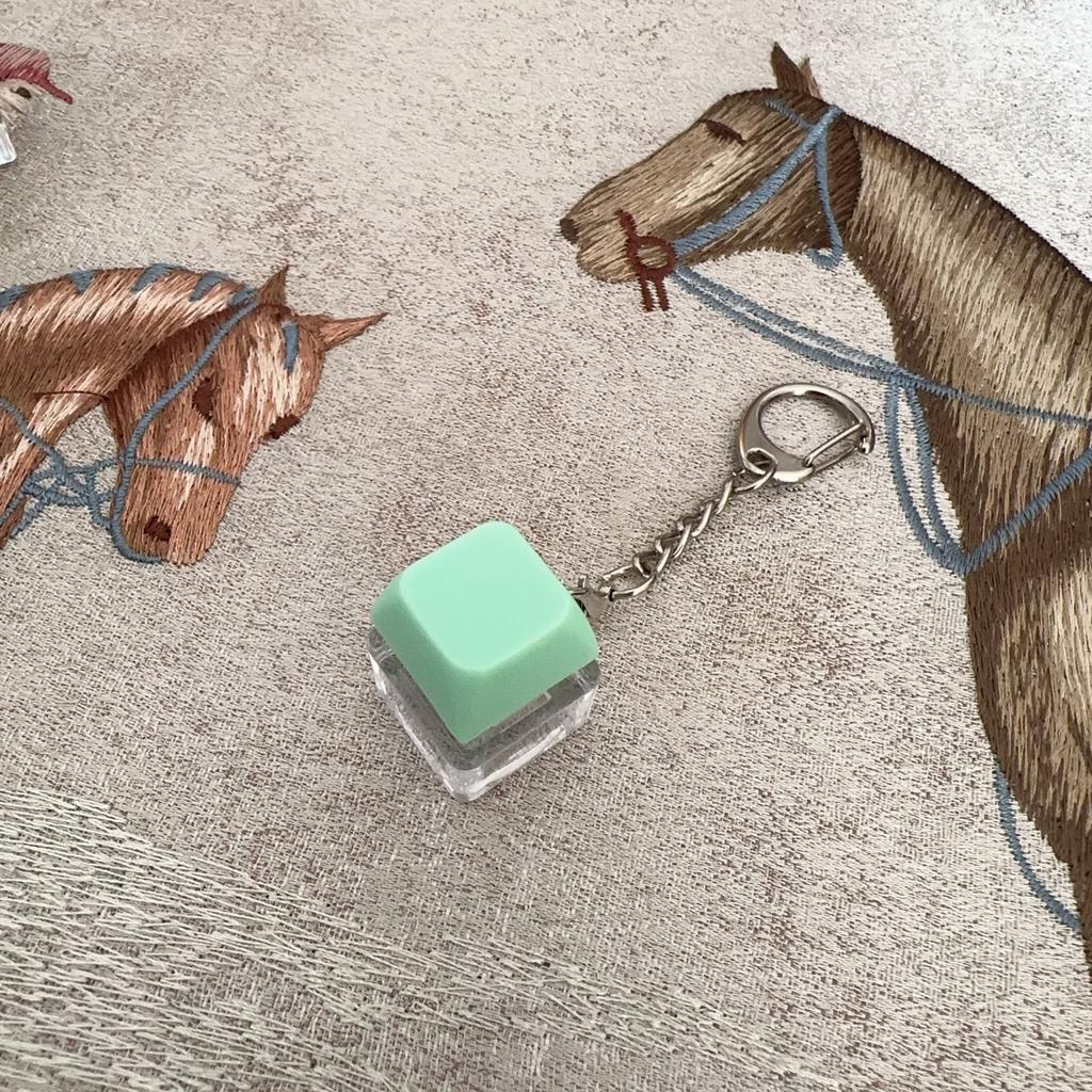 LED Keyboard Key Chain Toy Stress Relief DIY Button Finger Keyboard Caps Toy Small Gifts Small Gadgets Keychains