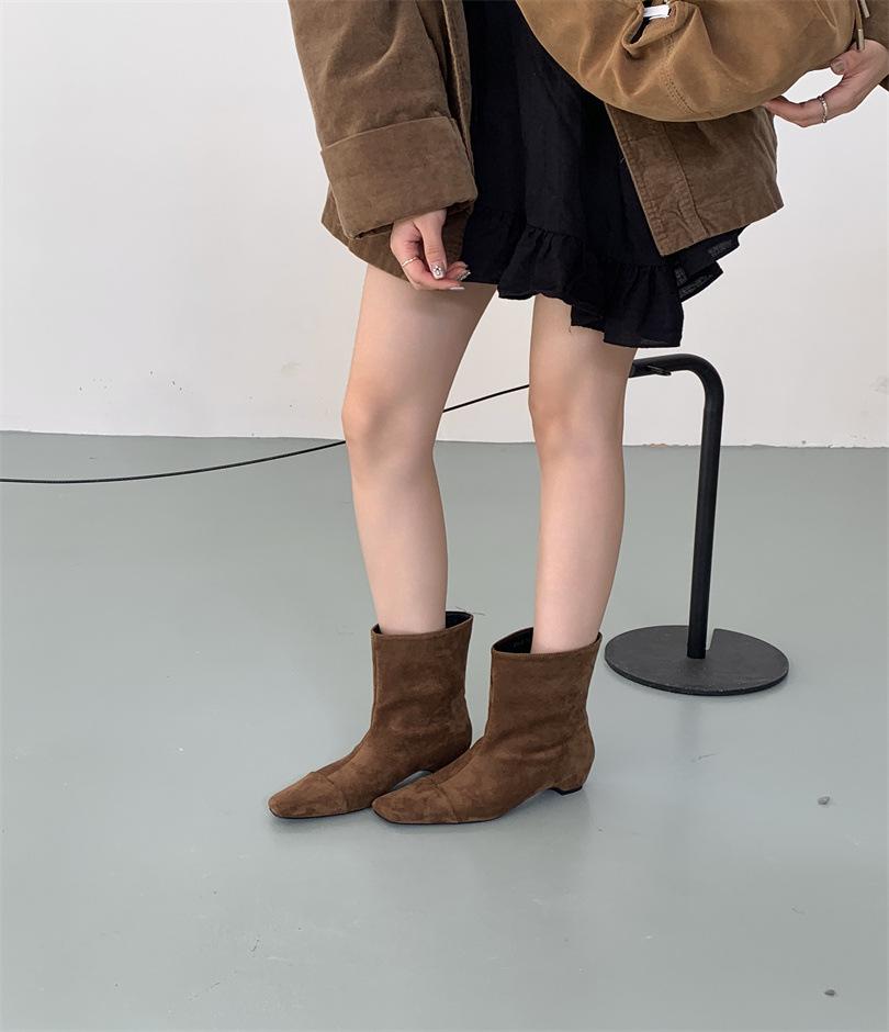 

2025 autumn and winter new button two wear lazy retro inner height increase versatile Martin boots suede square head versatile short boots 39 светло-коричневого