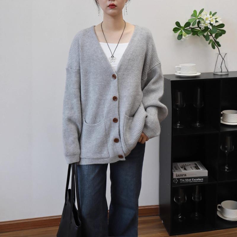 Autumn and winter new retro loose lazy wind knitted cardigan V-neck high-end sweater jacket women