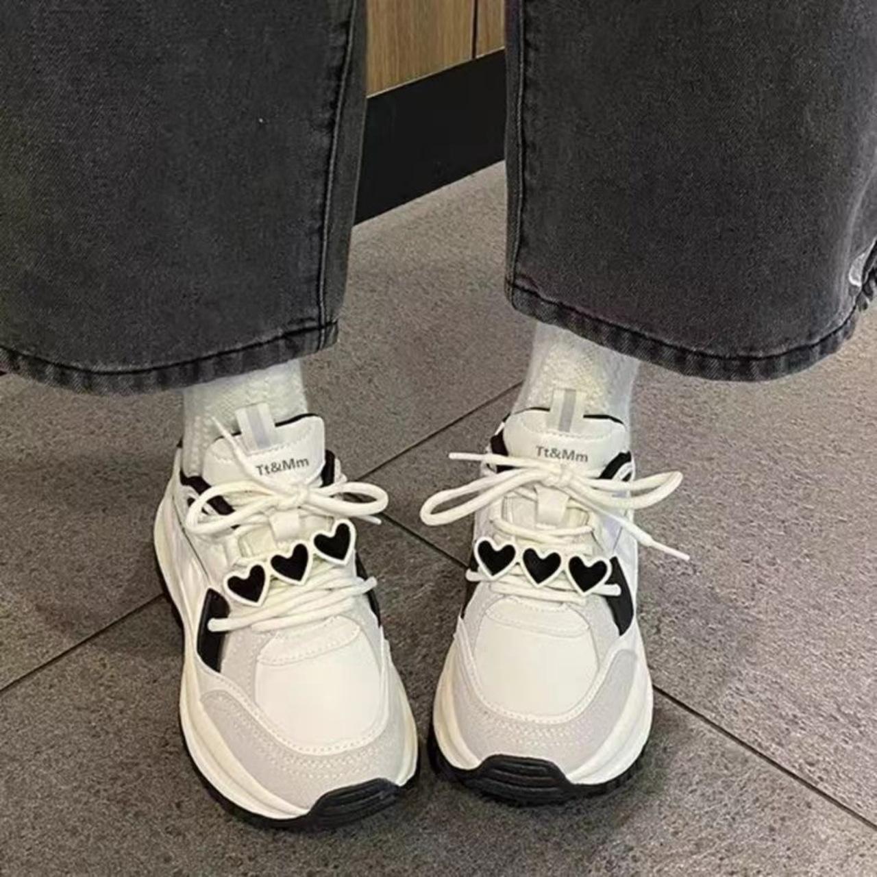 

Повседневная спортивная обувь женская весна и осень дышащая на толстой подошве удобные одинарные туфли нишевый дизайн инс ретро папины кроссовки 40 чёрный