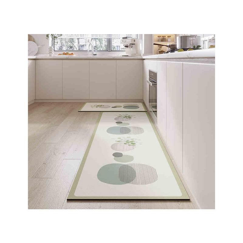 Kleine frische Küchenbodenmatte absorbiert Wasser, absorbiert Öl, trocknet schnell und ist pflegeleicht. Langer Streifen Fußmatte ist rutschfest, verschleiß