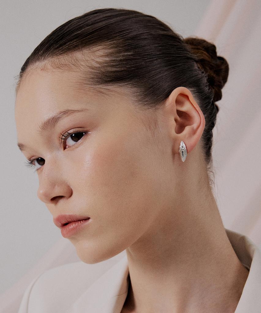 Burin Yuyoung Flow Earrings