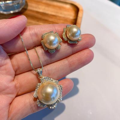Australian Fritillary Pearl Necklace Women's Cold Wind Pearl Stud Earrings Set Clavicle Chain