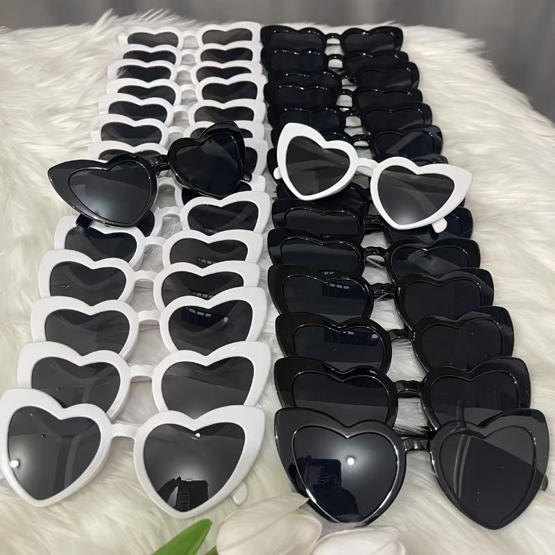 15 Black Heart-Shaped Glasses + 15 White Heart-Shaped Glasses Bridal Groom Bridesmaid Supplies for Wedding Party