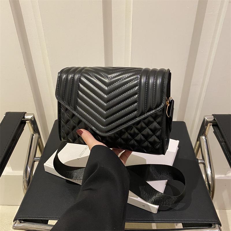 2025 New Diamond Solid Color Simple Indentation Chain Broadband Messenger Shoulder Flip Small Square Bag Female Texture Fashion