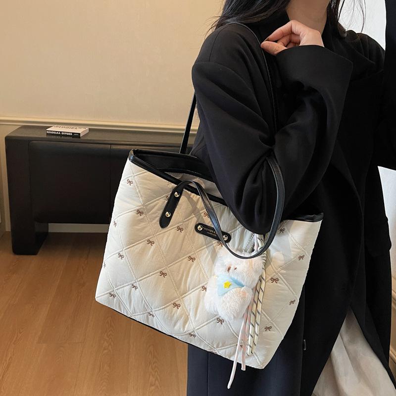 

Canvas bag women s large capacity 2025 new autumn and winter casual versatile shoulder bag college students commuting tote bag