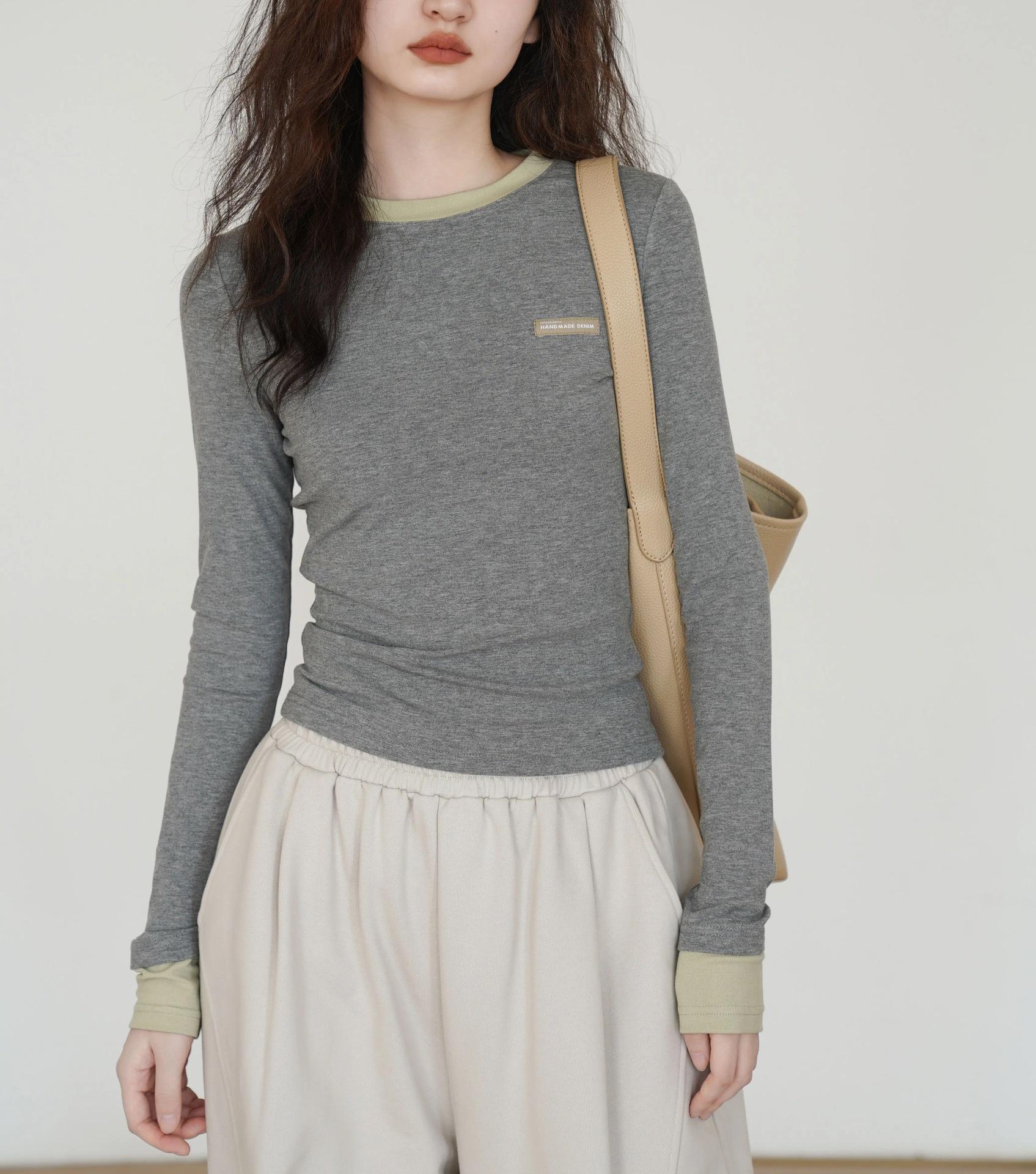 

Женская футболка с длинным рукавом и цветными блоками, многослойная, коллекция осень 2024, повседневный топ с круглым вырезом Medium хизер серый