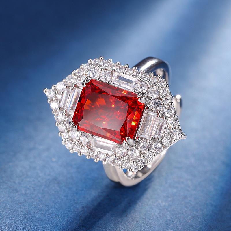 

Осенне-зимний ювелирный набор Бриллиант высокой чистоты Огранка «Ледяной цветок» Медь, инкрустированная китайским красным Набор Главный камень 8 * 10