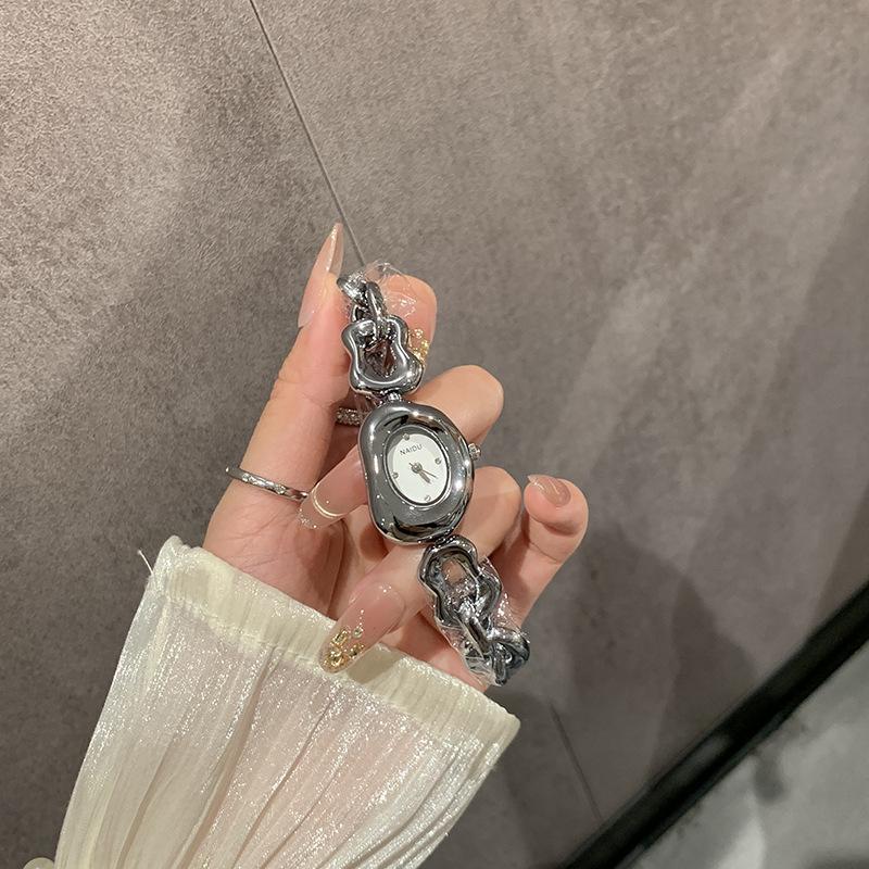 Watch Irregular Bracelet Watch Women'S Retro Fashion Personality Light Luxury Exquisite Quartz Women'S Watch