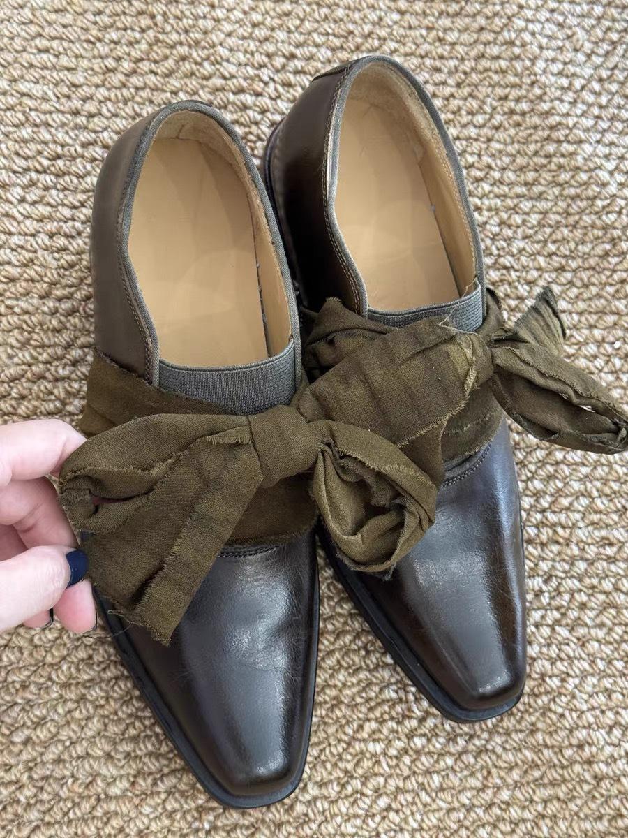 

Leather retro niche bow strap pleated square head small leather shoes women s 2025 new thick heel loafers single shoes 40 чёрный