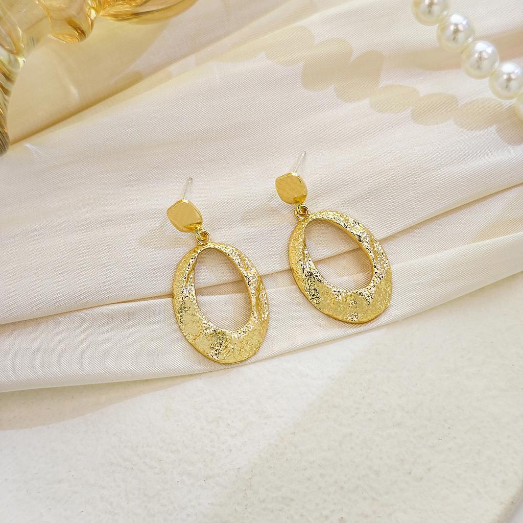 Minimalist Metal Earrings with Geometric Ellipse Design
