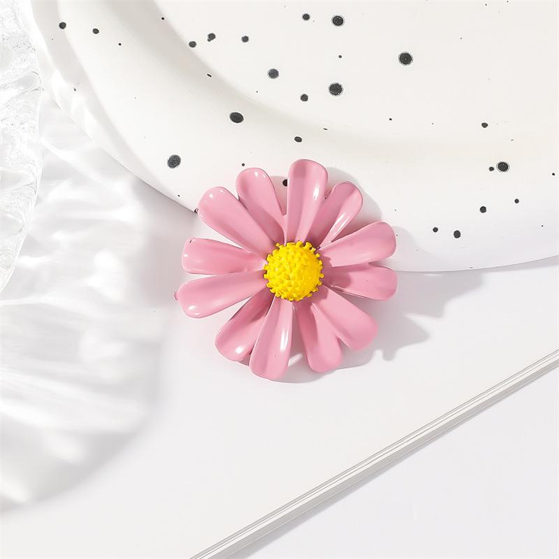 Exquisite Retro Pink Lotus Brooch - Oil Painting Floral Design, Perfect for Cheongsam Decoration