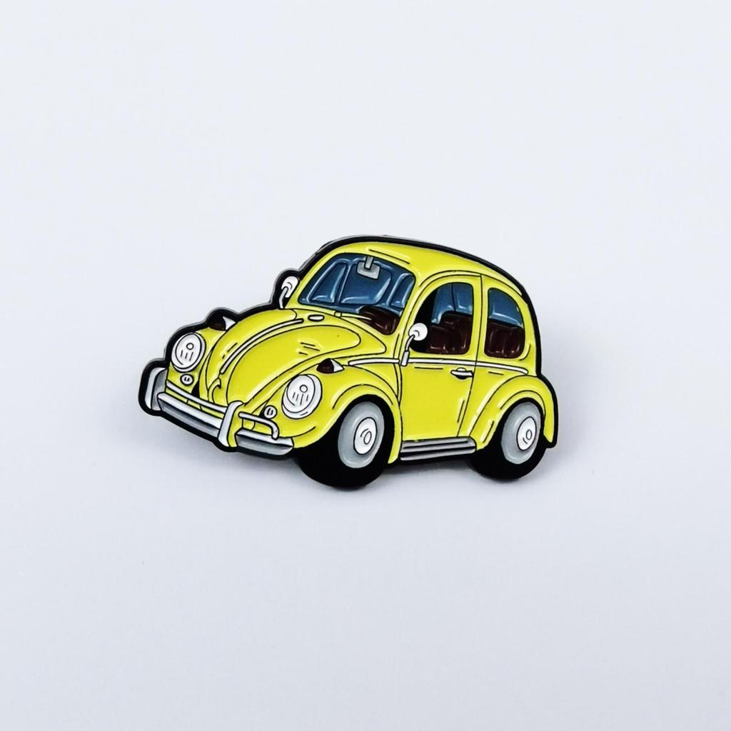 Retro Cartoon Beetle Car Brooch: Gold Drip Oil Badge for Bags & Clothing Accessories