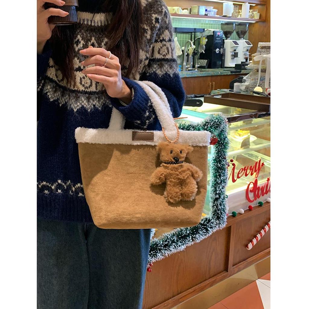 Wełniana torba typu tote z wełny jagnięcej Damska torebka Ciepła zimowa torba Damska dużej pojemności Torba podróżna Japoński styl Kreskówkowy dodatek Torby ręczne