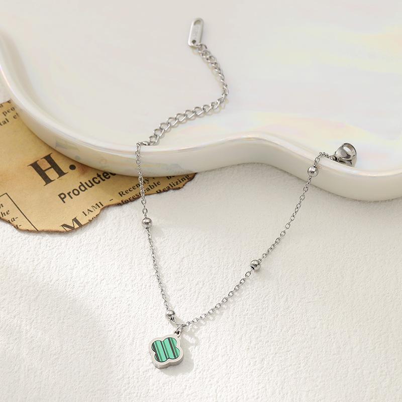 

Stylish Four-Leaf Clover Tassel Bracelet in Titanium Steel – Colorful, Durable & Luxurious