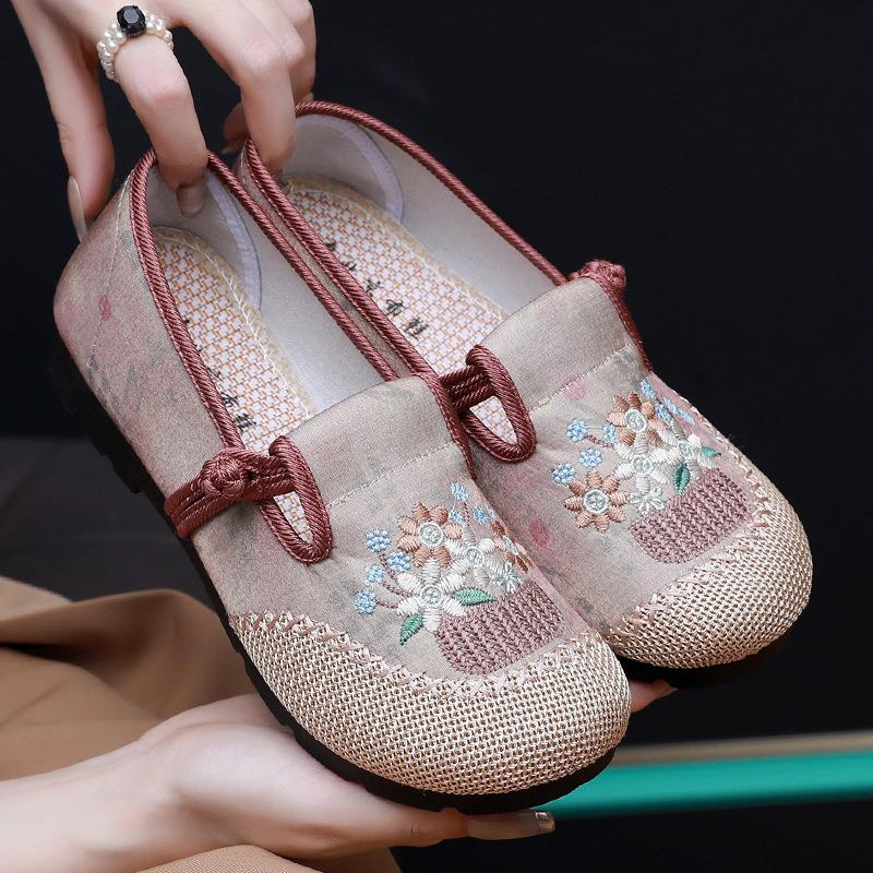 ****** and Autumn new old ******* cloth shoes women's single shoes new Chinese ethnic style embroidered shoes s**t sole non-slip comfortable