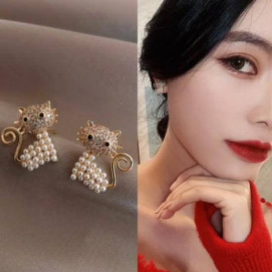 Cute Korean Pearl Cat Stud Earrings Electroplated