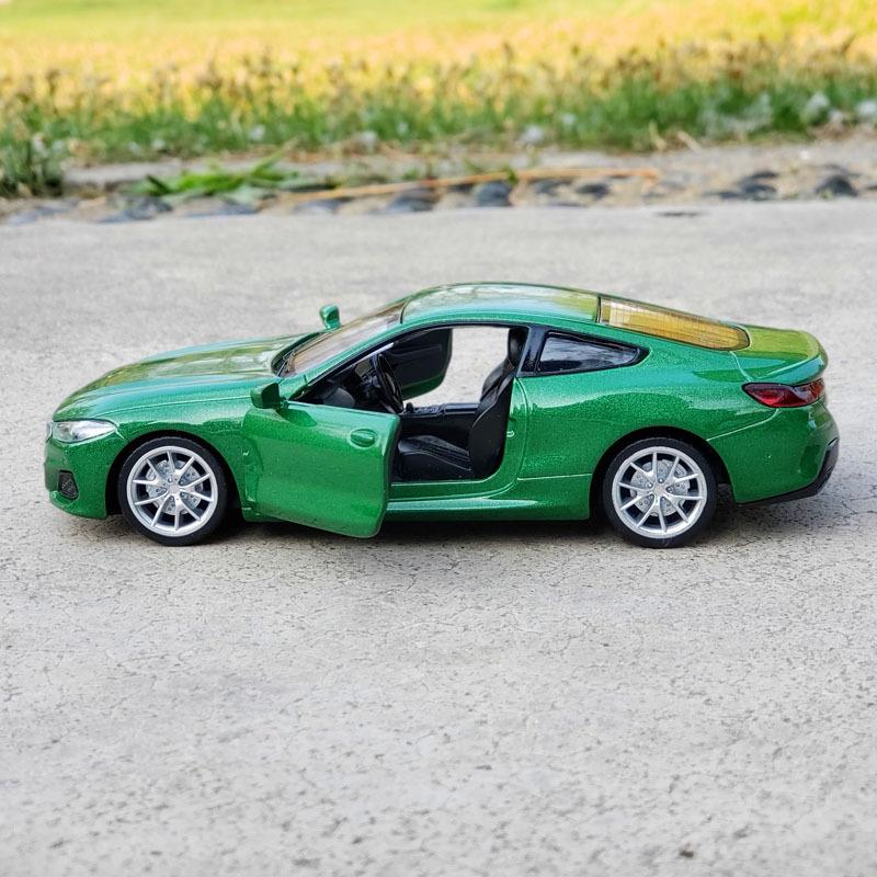 1:35 BMW M8 M850i Supercar Alloy Car Die Cast Toy Car Model Sound and Light Children's Toy Collectibles Birthday gift