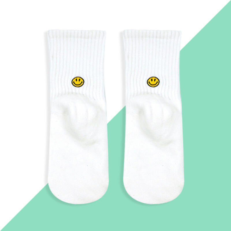 Women s Smile Point Socks ivory
