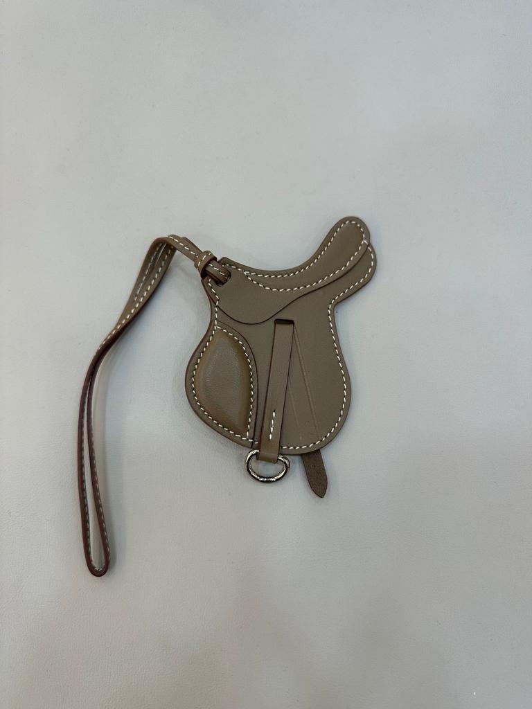 Hochwertiger Leder-Taschenanhänger, Satteltaschen-Anhänger, Niedlicher Auto-Schlüsselanhänger Luxuriös Handgefertigt Echtes Schafsleder Taschenzubehör