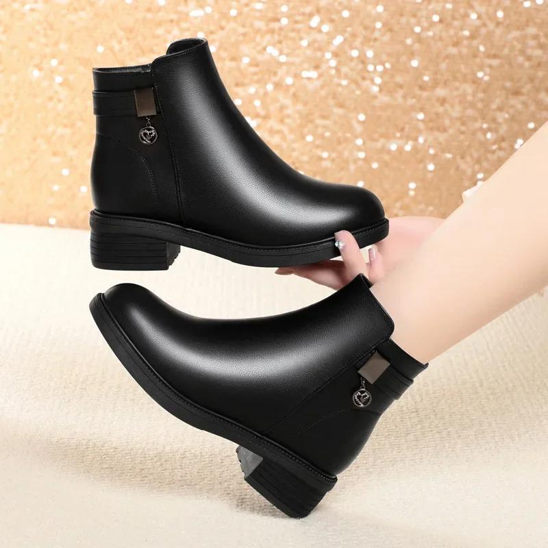 4.5cm Elegant Comfortable Soft Leather Shoes Women's Short Ankle Boots Winter 2026 Heels Warm Fur Motorcycle