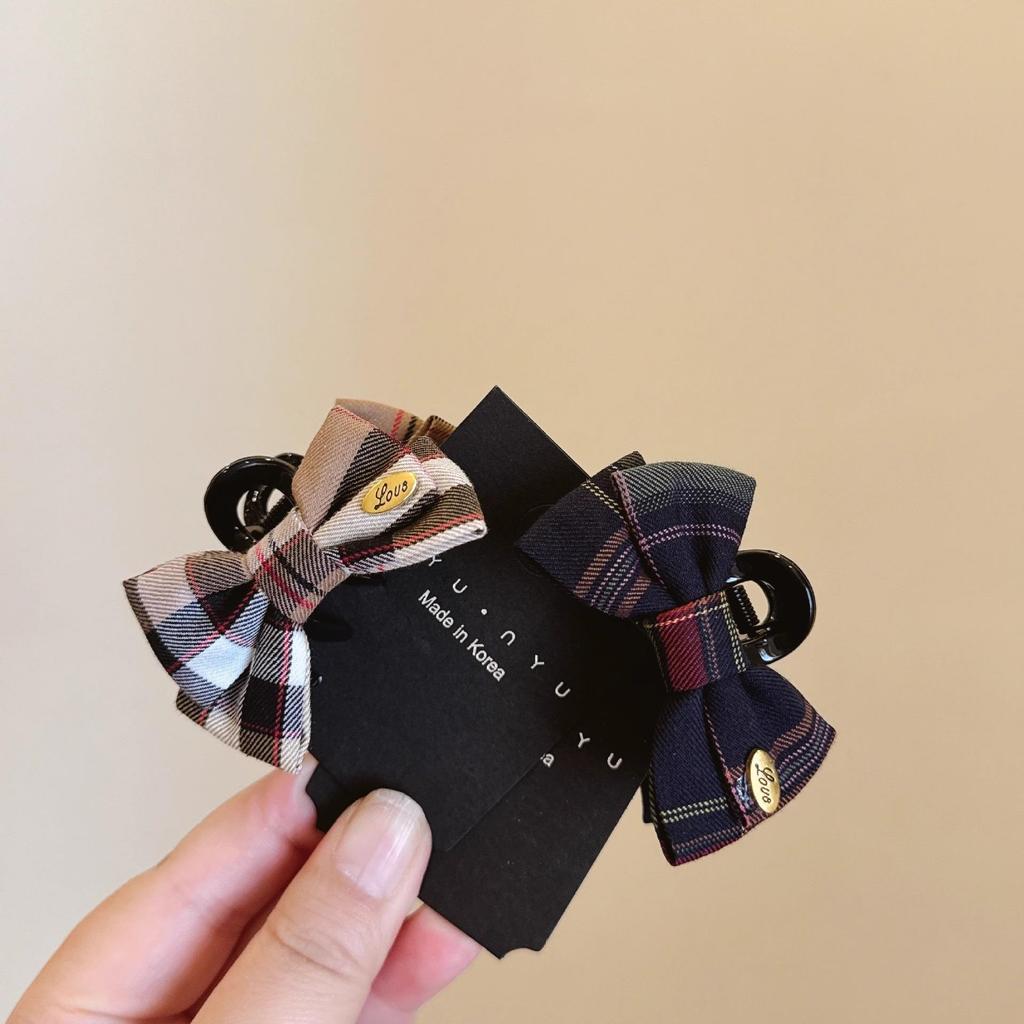 [Tè alla Pesca] Fermaglio per Capelli a Forma di Squalo con Fiocco a Quadretti Classico per Donna - Accessorio Autunno/Inverno