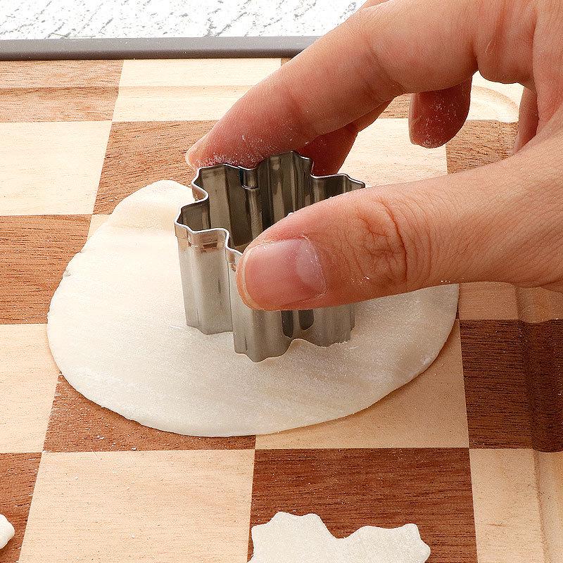 9-Piece 430 Stainless Steel Snowflake Cookie Cutter Set for Christmas Cookies, Biscuits, and Fondant Cakes