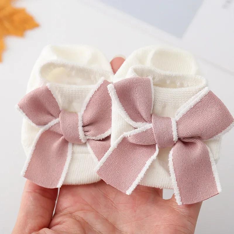Niedliche Schleife Babysocken Weiche Baumwolle Neugeborenes Mädchen Kurze Socken mit Gummisohlen Rutschfest Einfarbig Kinder Kleinkind Haussocken