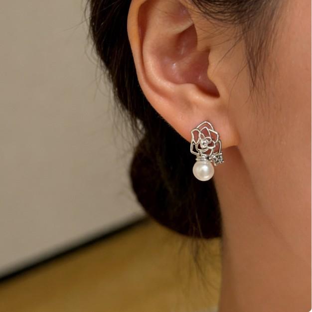 Atmosphere Hollow Rose Pearl Stud Earrings Niche Light Luxury Design High Sense Versatile Exquisite Earrings Earrings