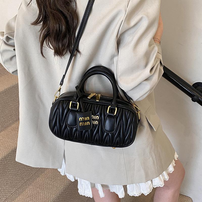 2025 New Niche Trend Fashion Pleated Texture Portable Pillow Bag Women's High-end Feeling Foreign Style Shoulder Messenger Bag