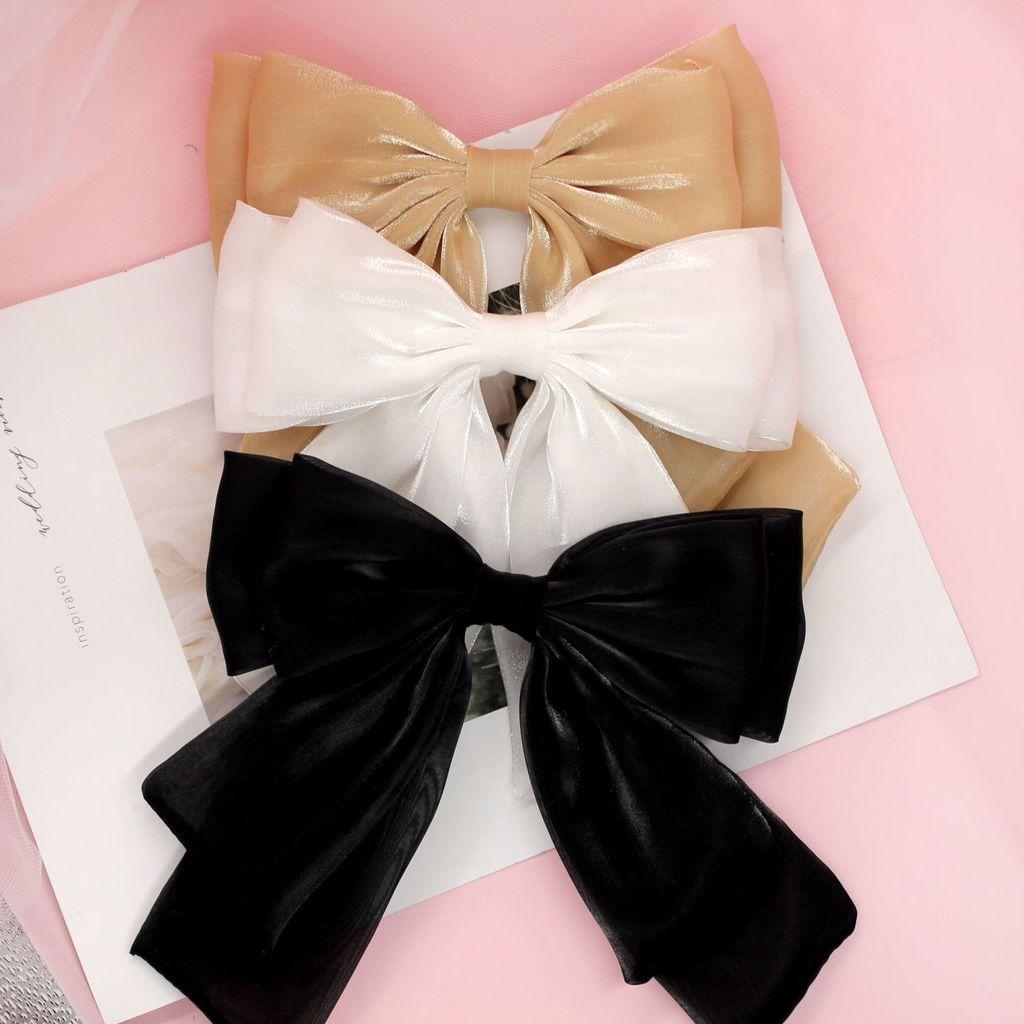 Elegante Accessorio Collare Papillon in Ceramica per Donne con Dettaglio in Tessuto Peluche per Abbigliamento Formale