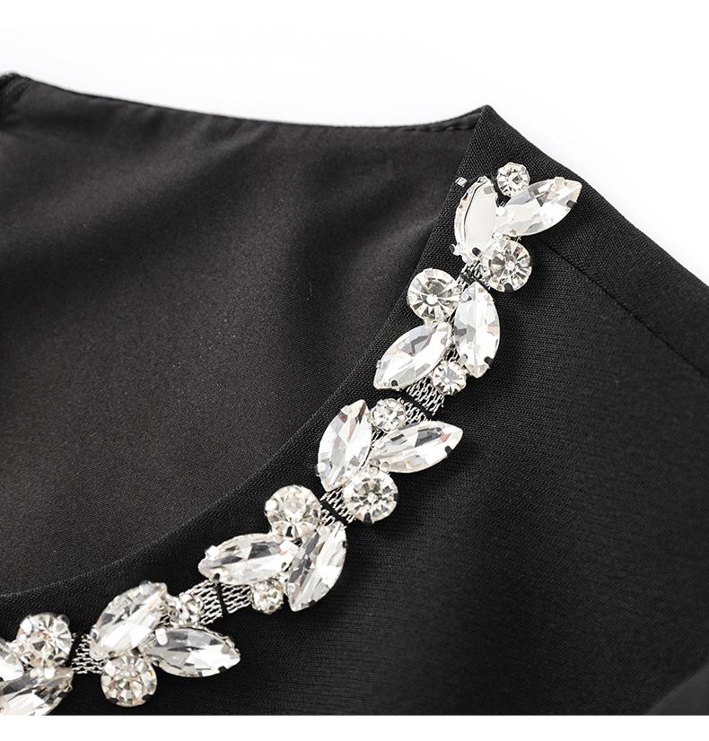 Dámské slim šaty s krátkým rukávem a designem límce s diamanty