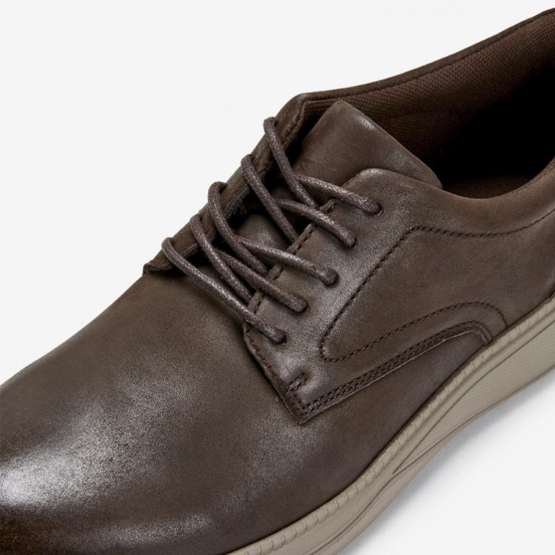 Young Age Male Casual Sneakers Brown