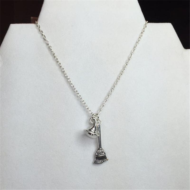 Gotische Besen- und Hut-Anhänger Halskette - Hexen Schmuck Zubehör - Halloween-Themen Halskette