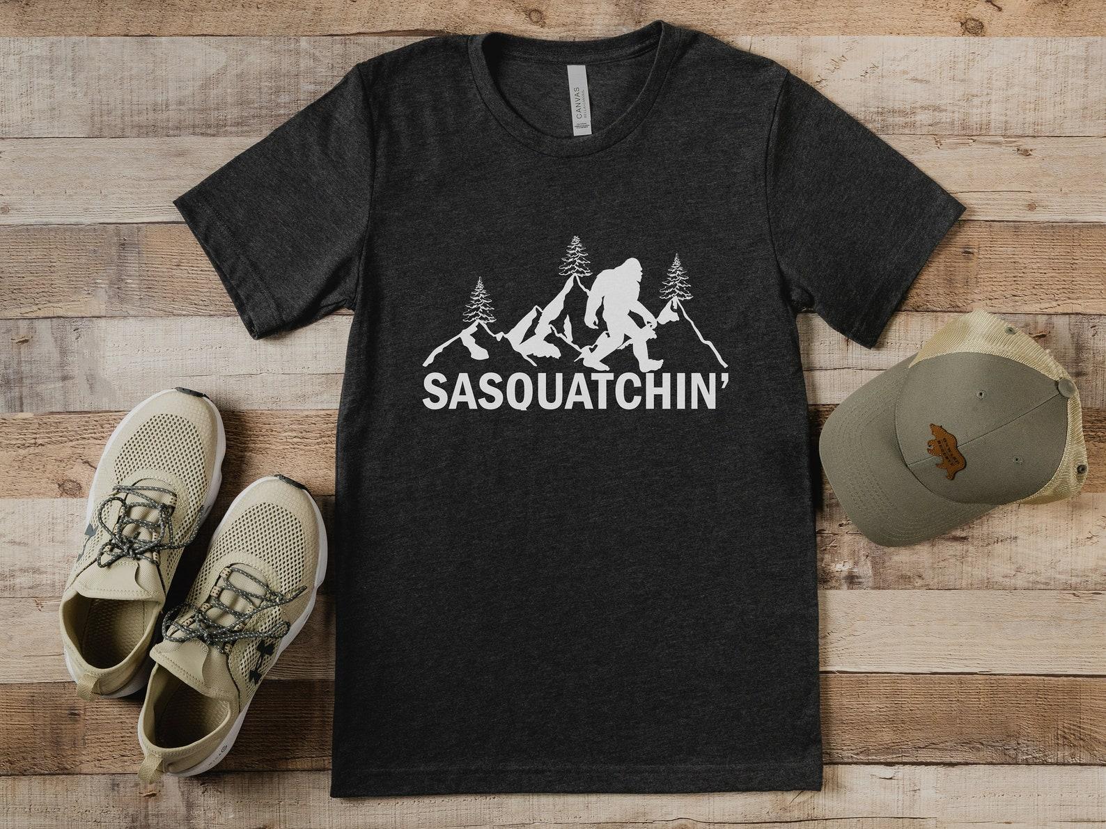 Funny Sasquatch Shirt: Bigfoot  Sasquatchin   T-Shirt S