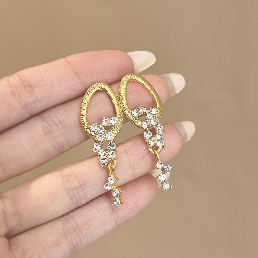 Retro Geometric Rhinestone & Pearl Drop Earrings – Luxurious, Statement Design