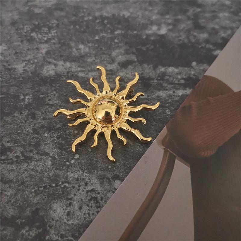 

Нишевый дизайн Мода Личность Подсолнух Брошь Французское чувство Пальто Свитер Рубашка Аксессуары Темперамент