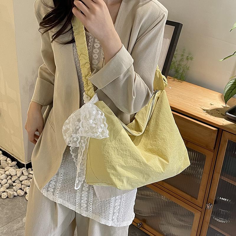 Forest Style Pleated Drawstring Shoulder Strap Dumpling Bag Solid Color Simple and Lazy Style Commuting Art Korean Versi Singl